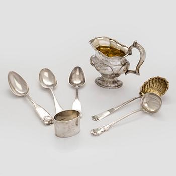 Bordssilver, 7 delar, bl.a. Nichols & Plinke, J.V. Aarne, Petter Törnqvist, 1781-1912.