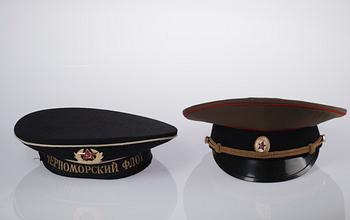 SKÄRMMÖSSOR, 2 stycken, Sovjetunionen.