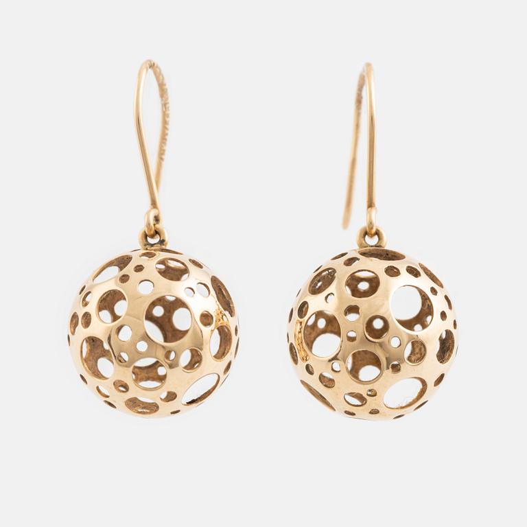 Liisa Vitali, earrings, "Leppäkerttu", 14K gold. Westerback, Helsingfors 1970.