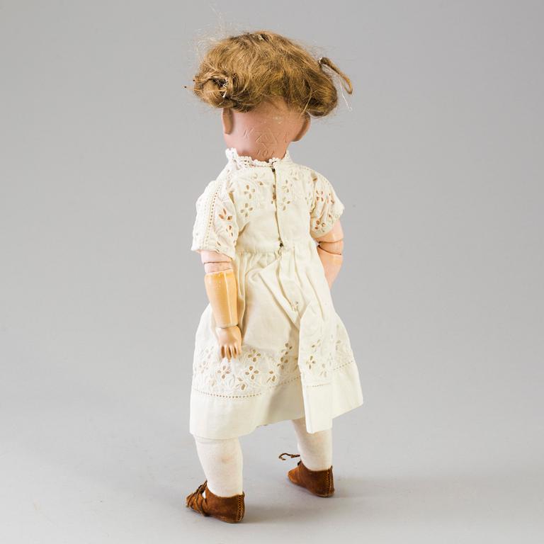A bisque head doll 101 "Marie" by Kämmer & Reinhardt, ca 1909.
