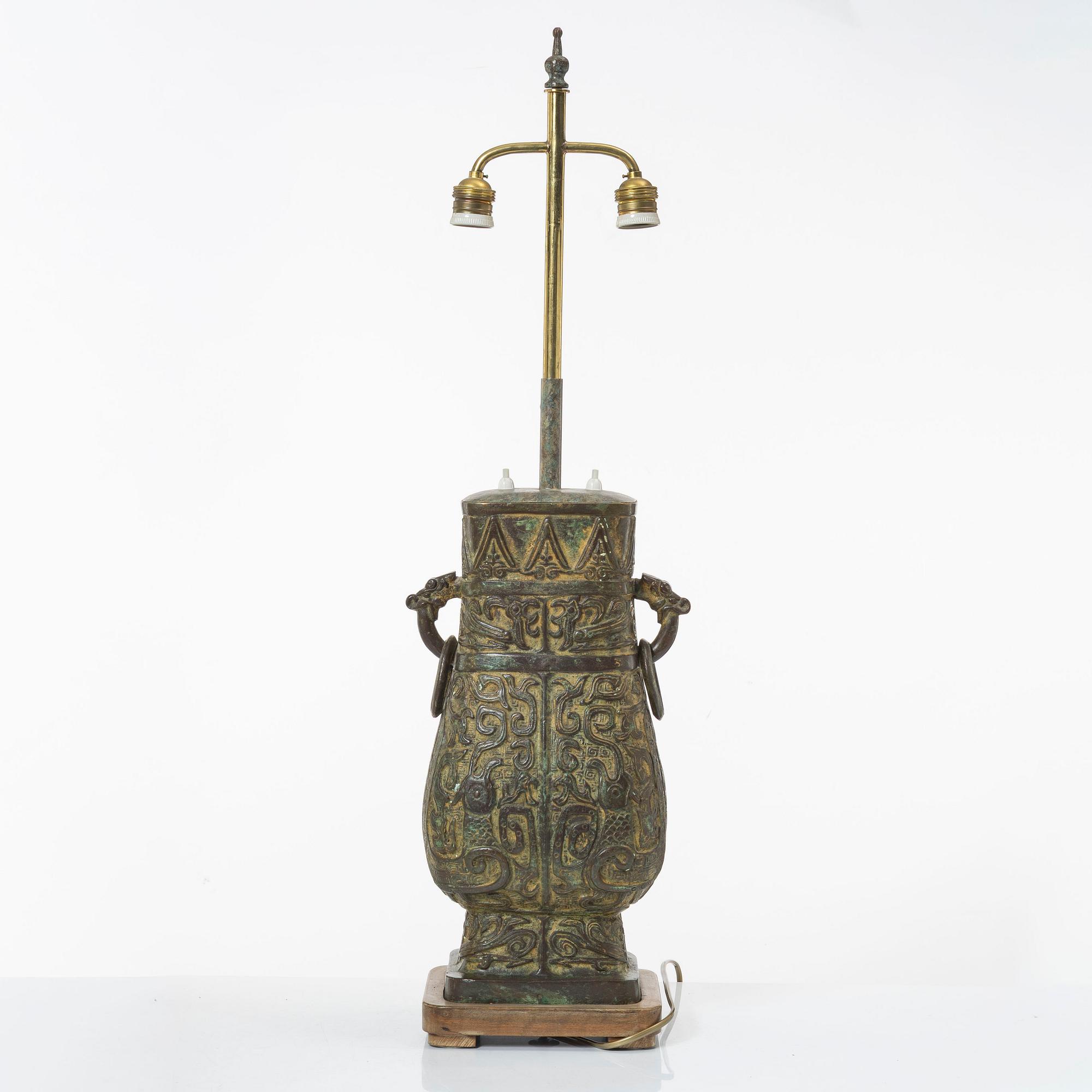 Bordslampa, brons, orientalisk stil, samtida.