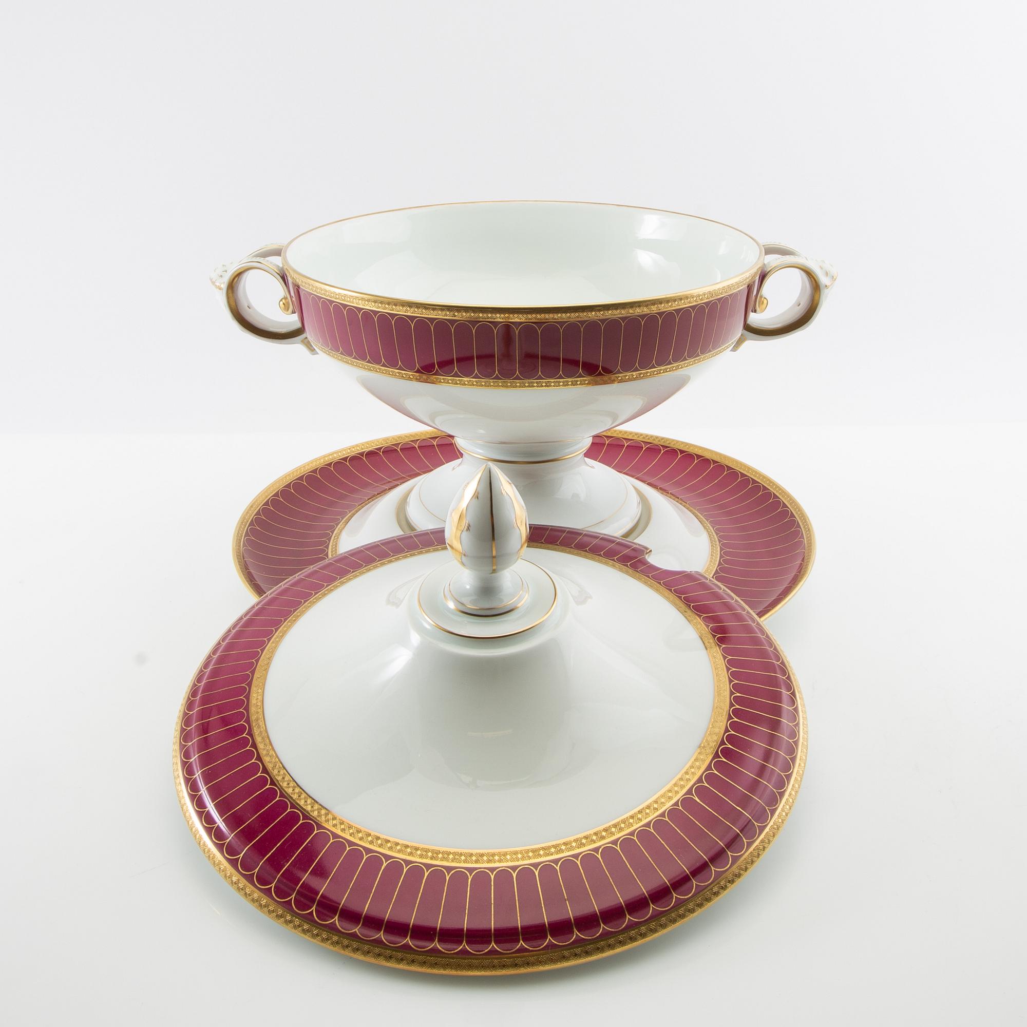 Tureen with lid and plate Rosenthal mid-20th century porcelain.