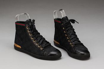 SKOR, GUCCI.
