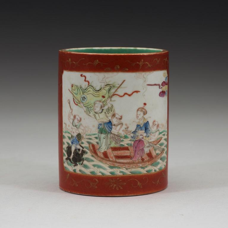 A famille rose brush pot, Qing dynasty, circa 1900.