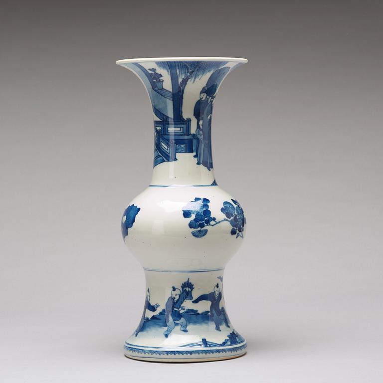 A blue and white vase, Qing dynasty, circa 1900.