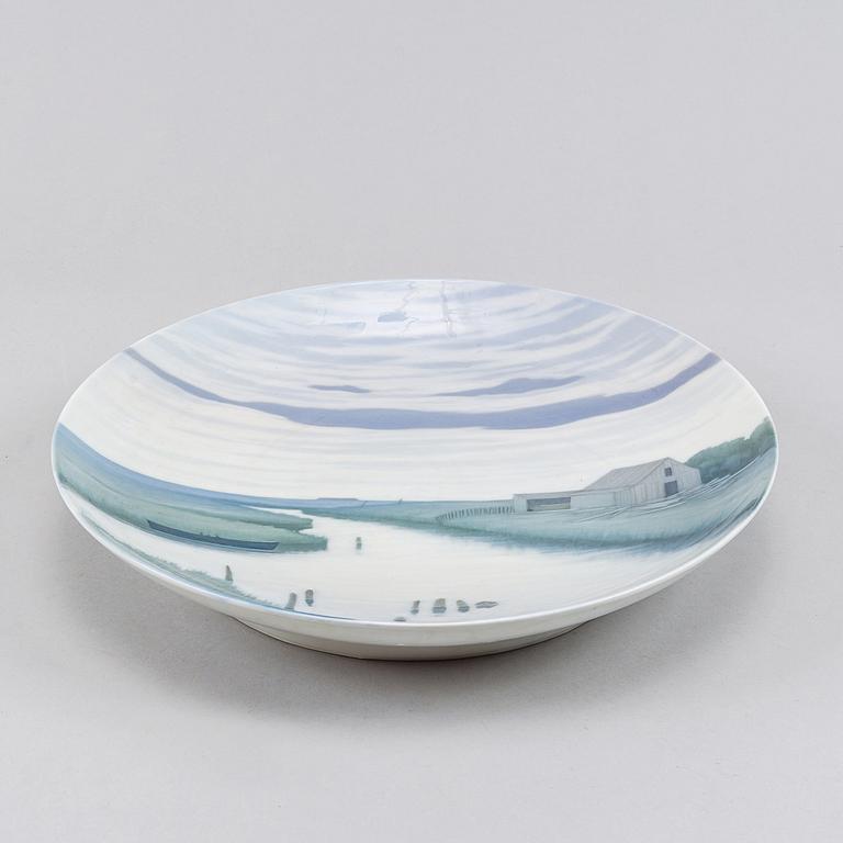 A porcelain dish by Stephan Ussing from Royal copenhagen.