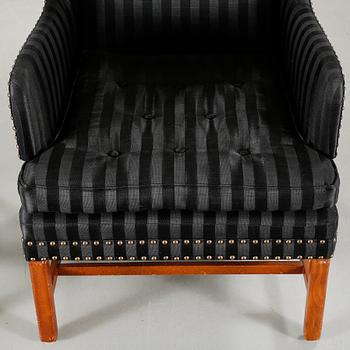 A pair of lounge chairs, late 20th / early 21st century.