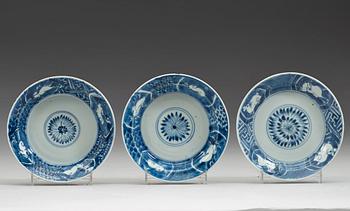 A set of six blue and white dishes, Mingdynasty, Tianqi/Chongzhen (1621-1644).