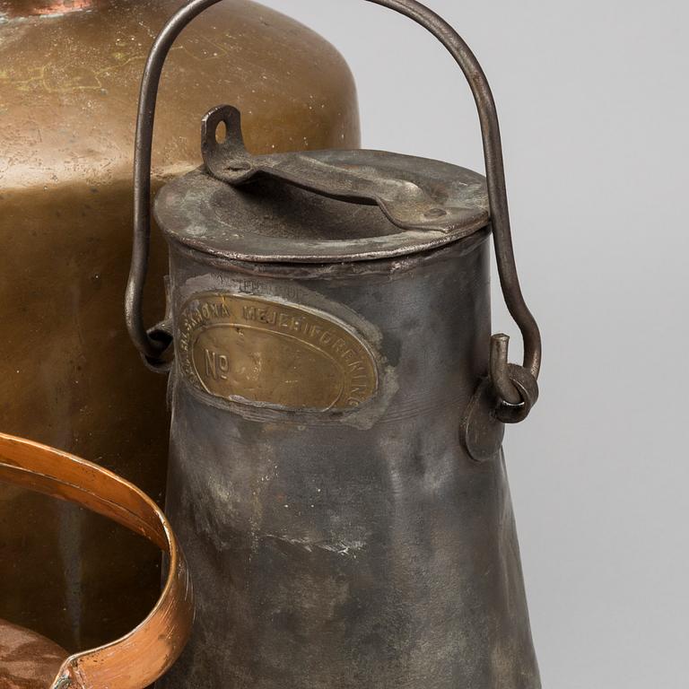 A SET OF 3+1 COPPER POTS FROM 19TH CENTURY.