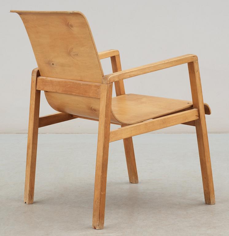 An Alvar AAlto birch plywood armchair, model 51, Huoneakalu-ja Rakennustyötehdas Oy, Artek, Finland.