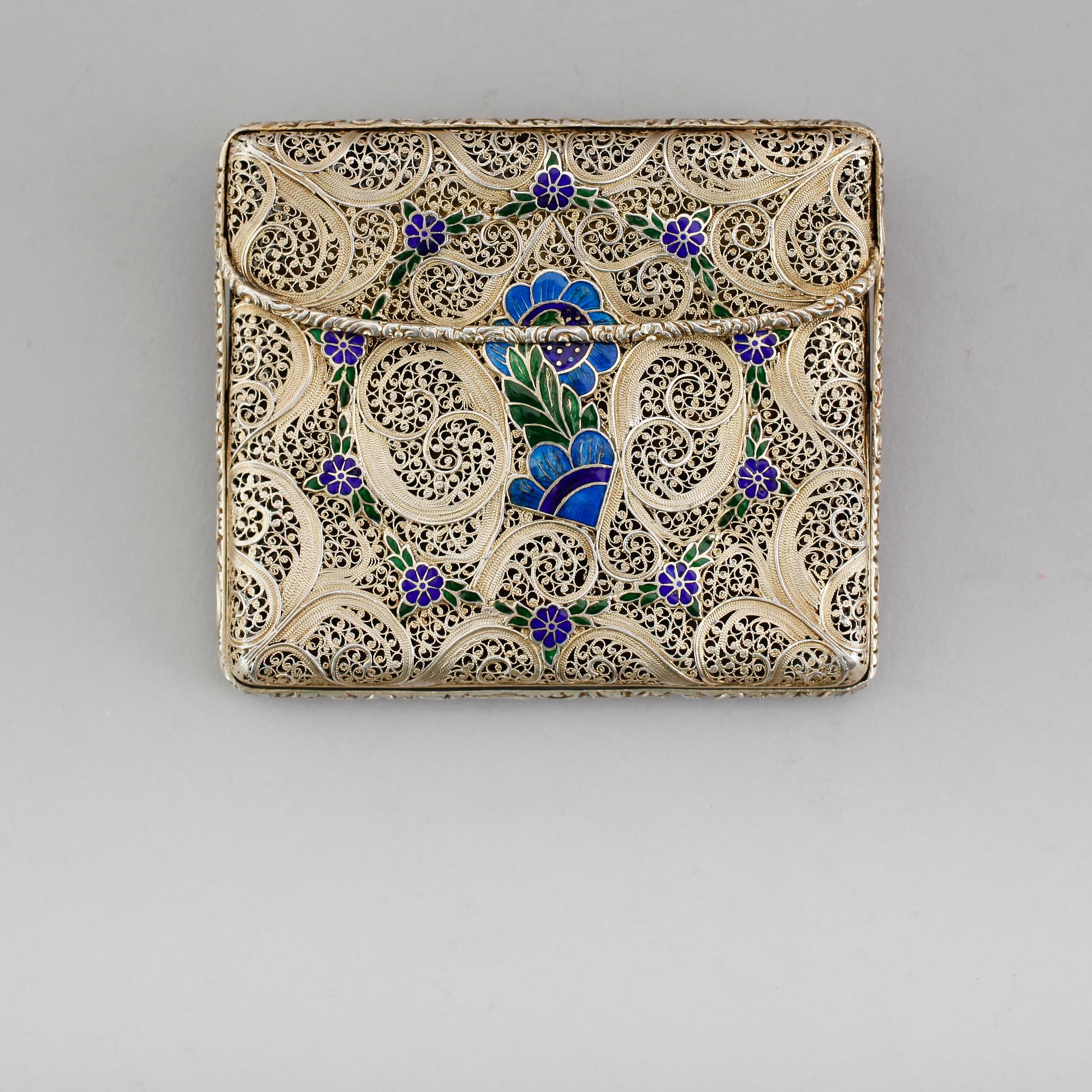 CIGARETTETUI, silver, 1900-talets första hälft. Vikt ca 86 gram.