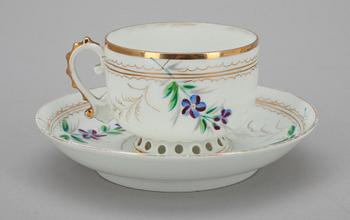 KAFFEKOPP med FAT, porslin, Kuznetsov, Riga 1864-1880.