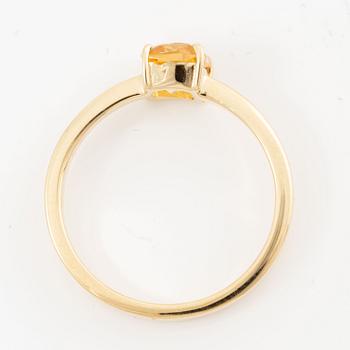 Ring, 18K guld med gul safir.