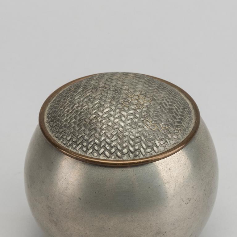 ASK MED LOCK, tenn, Firma Svenskt Tenn, 1936,