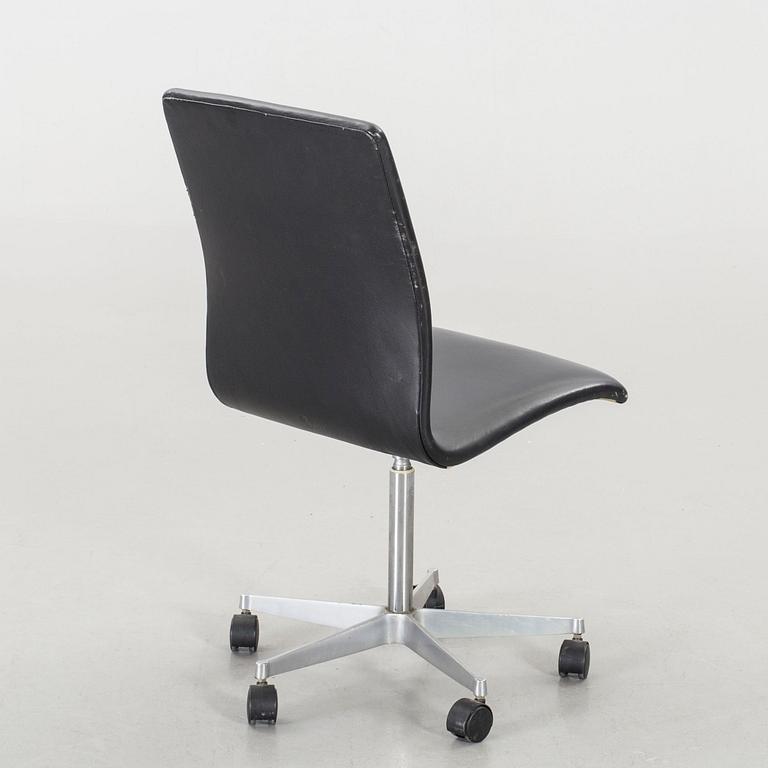 ARNE JACOBSEN, an Oxford chair 1985.