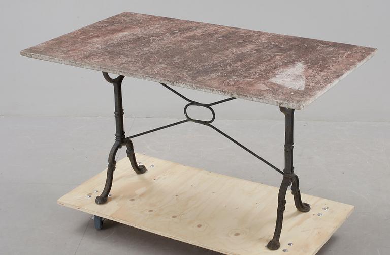 TRÄDGÅRDSGRUPP, 6 delar, 1900-talets andra hälft.