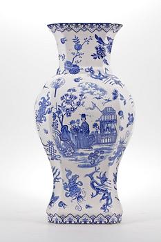 URNA, flintgods, "Shanghai", Rörstrand, 1890-tal.