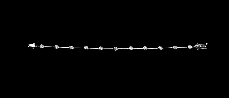 RANNERENGAS, briljanttihiottuja timantteja n. 0.90 ct. 18K valkokultaa. Pituus 18,5 cm. Paino 19 g.