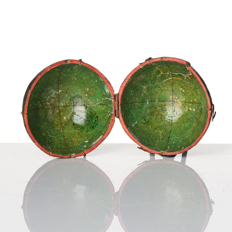 Reseglob med etui, av T. Harris & Son (globfabrikörer verksamma i London, 1802-1907), daterad 1812.