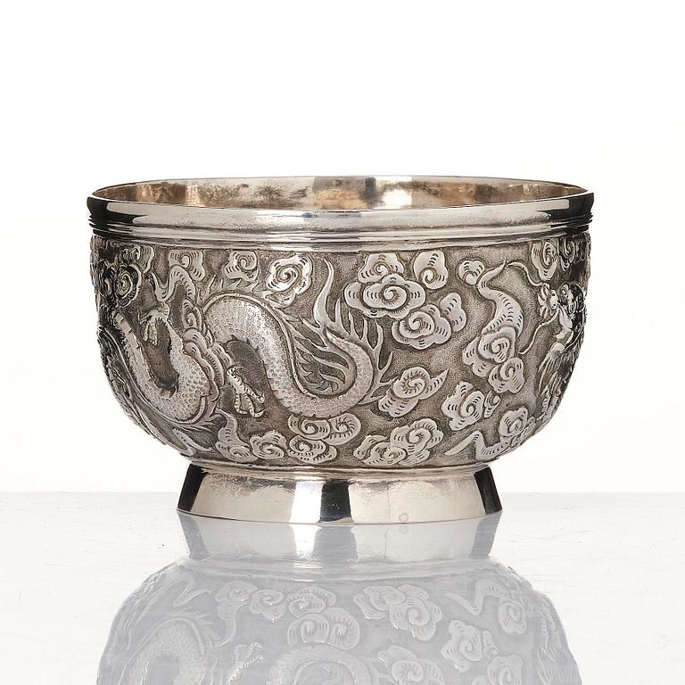 A Chinese Export silver 'dragon' bowl, late 19th century. The base with the monogram D v R beneath a noble coronet.