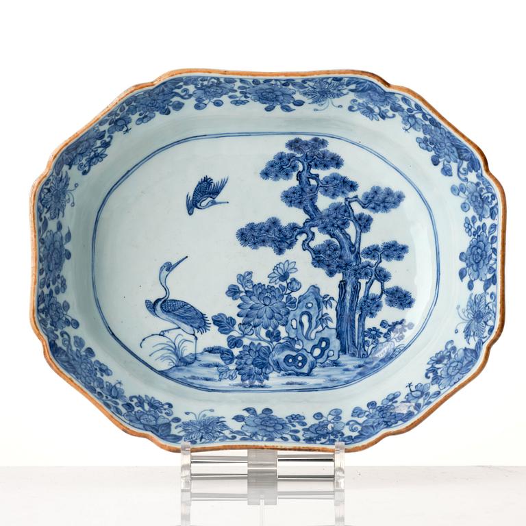 Saladierer, ett par, kompaniporslin. Qingdynastin, Qianlong (1736-95).