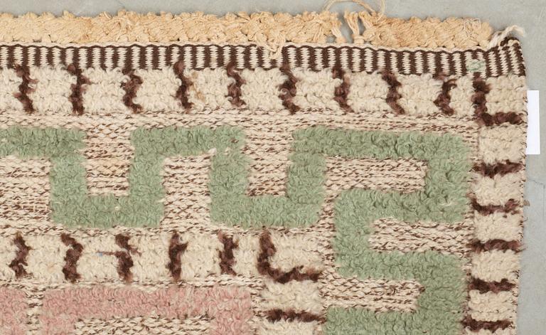 CARPET. "Ursula". Knotted pile in relief. 278,5 x 164 cm. Signed AB MMF.