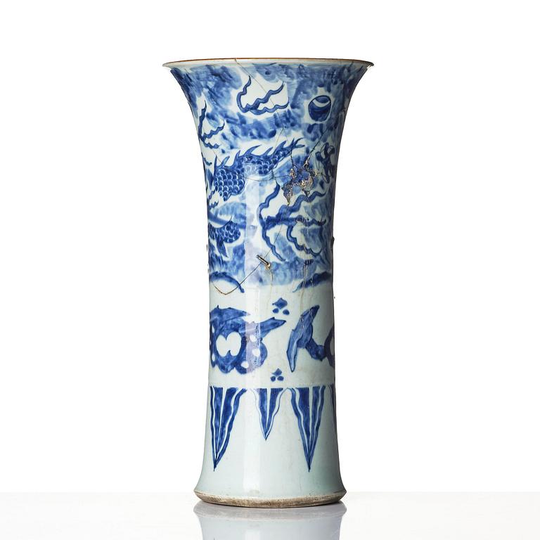 A blue and white 'four clawed dragon' vase, 17th century.