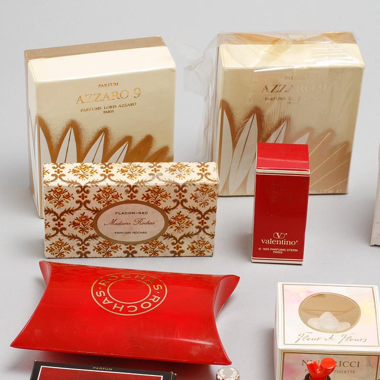 62 pieces of perfume samples.