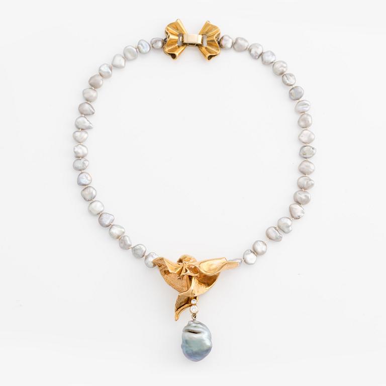 Kristian Nilsson, a necklace, 18K gold with round brilliant-cut diamonds and cultured pearls, Stockholm 1982.