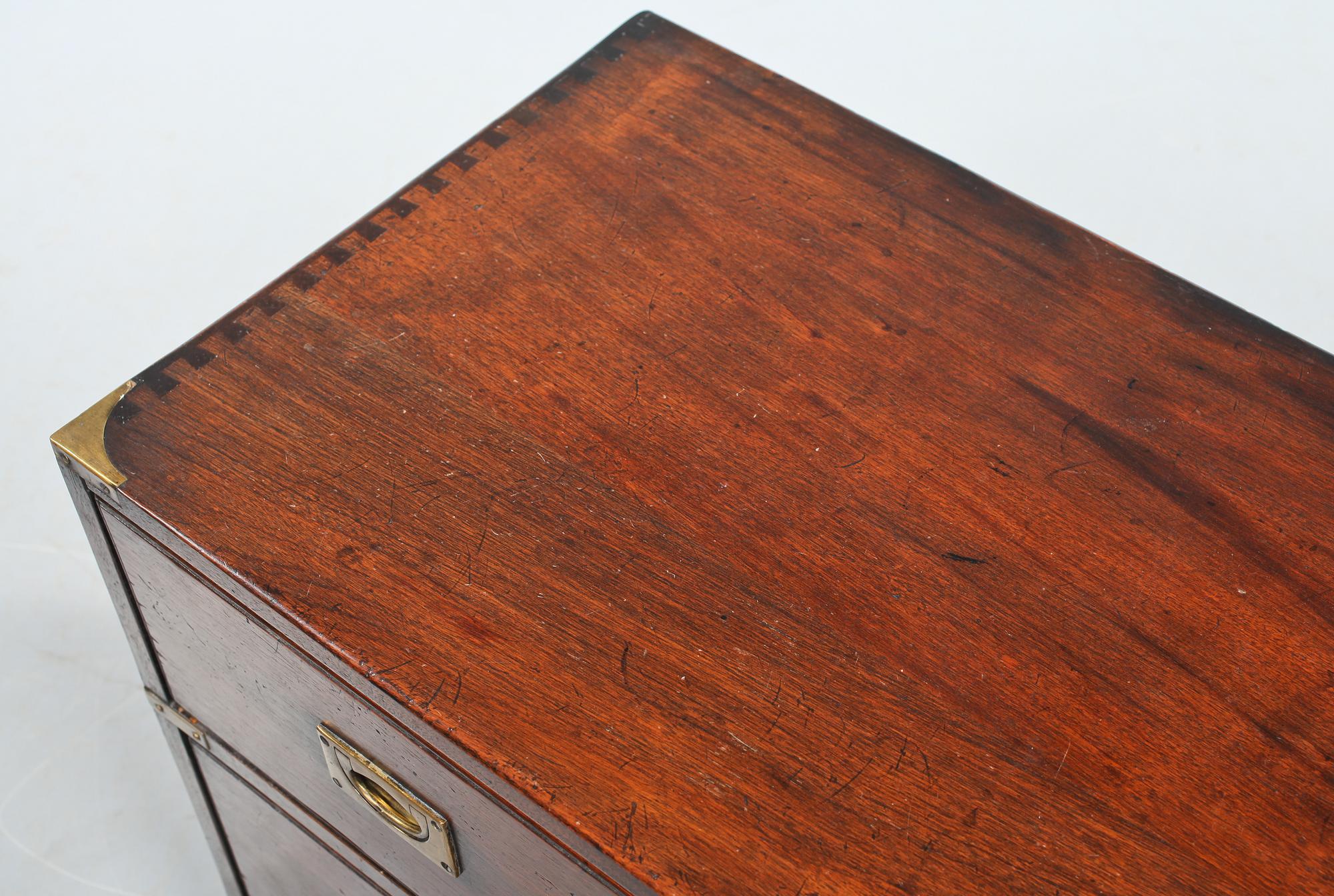 BYRÅ, engelsk-stil, 1900-talets andra hälft.