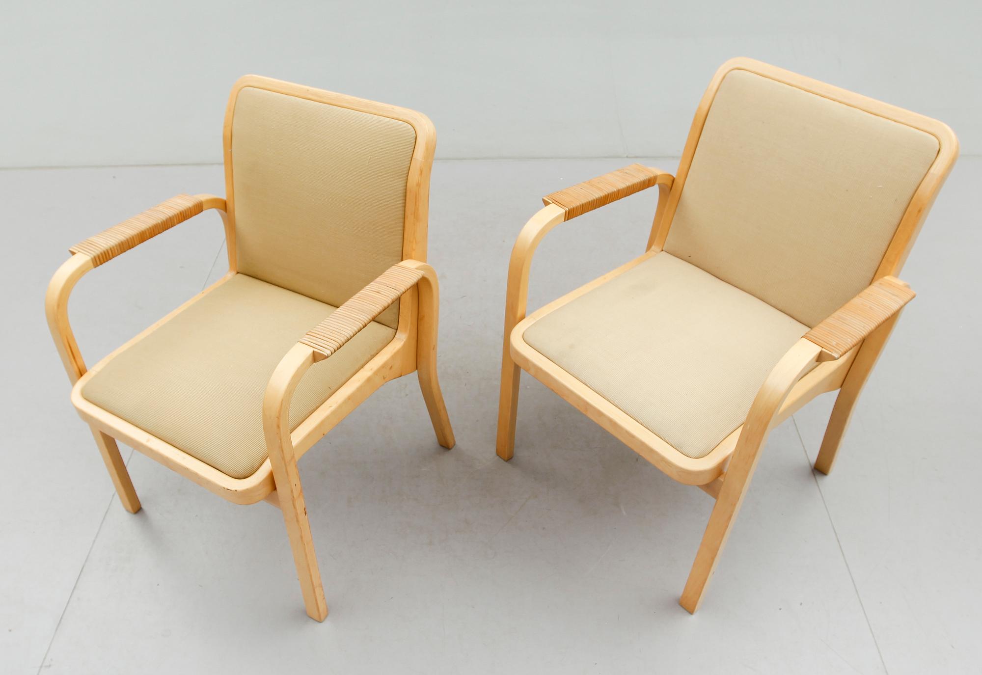 KARMSTOLAR, 1 par, modell E45, Alvar Aalto, Artek, 1900-talets andra hälft.