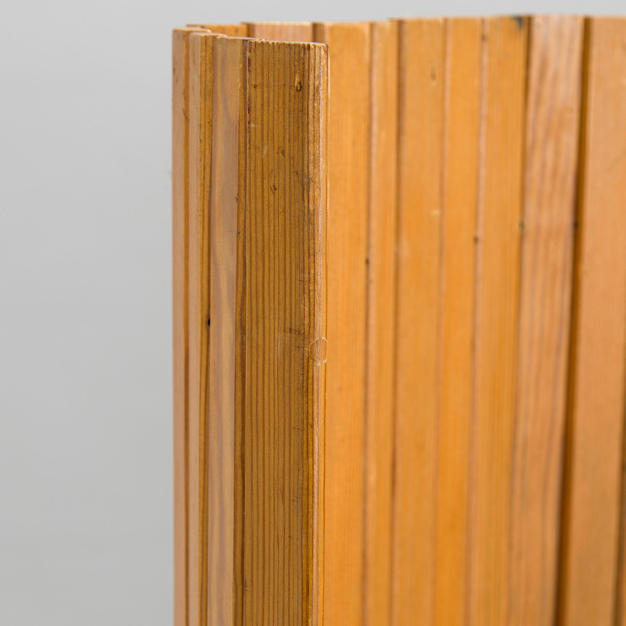 Alvar Aalto, a late 20th century '100' folding screen for O.Y. Huonekalu- ja Rakennustyötehdas A.B.