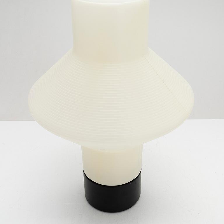 Tapio Wirkkala, A 'TW001' table lamp for Artek, Finland.