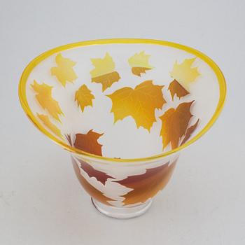 Swedish glass artist, a cameo glass bowl, unidentified signature, Sweden 1988, "unique" H/L.
