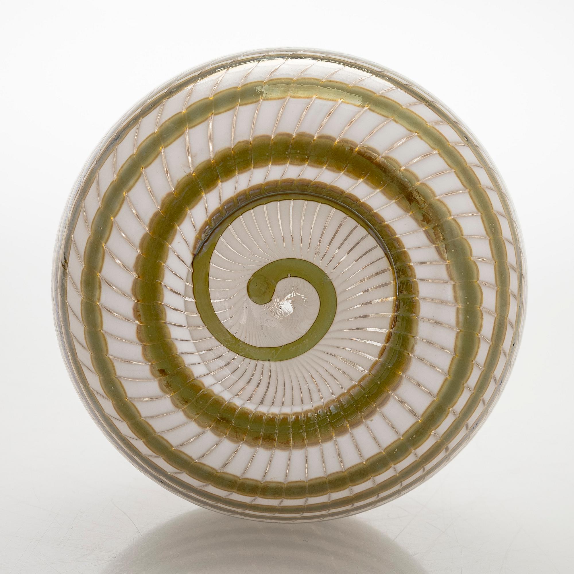 Oiva Toikka, a glass bottle, Pro Arte "Ranta" (Beach) series, signed O. Toikka Nuutajärvi.