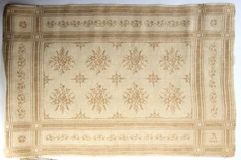 Tabletter/dukar två st varav en Systrarna Svensson Hagestad damast 1900-talets mitt ca 46x34 cm och 54x37 cm.
