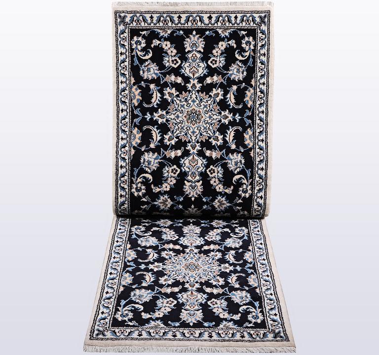 Gallerimatta, Nain, part silk, ca 300 x 77 cm.