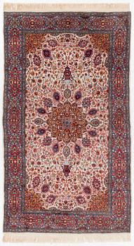 Carpet, Pakistan ca 240 x 137 cm.