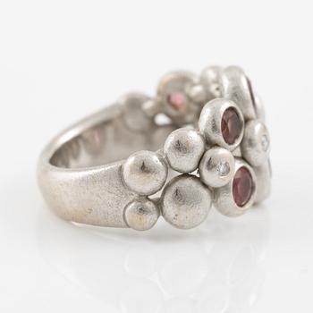 Ole Lynggaard ring "Bubbles" 18K white gold with faceted tourmalines and round brilliant-cut diamonds.