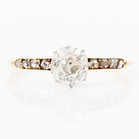Ring in 18K gold and platinum with an old-cut diamond.