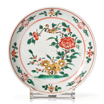 A famille verte dish, Qing dynasty, Kangxi (1662-1722).