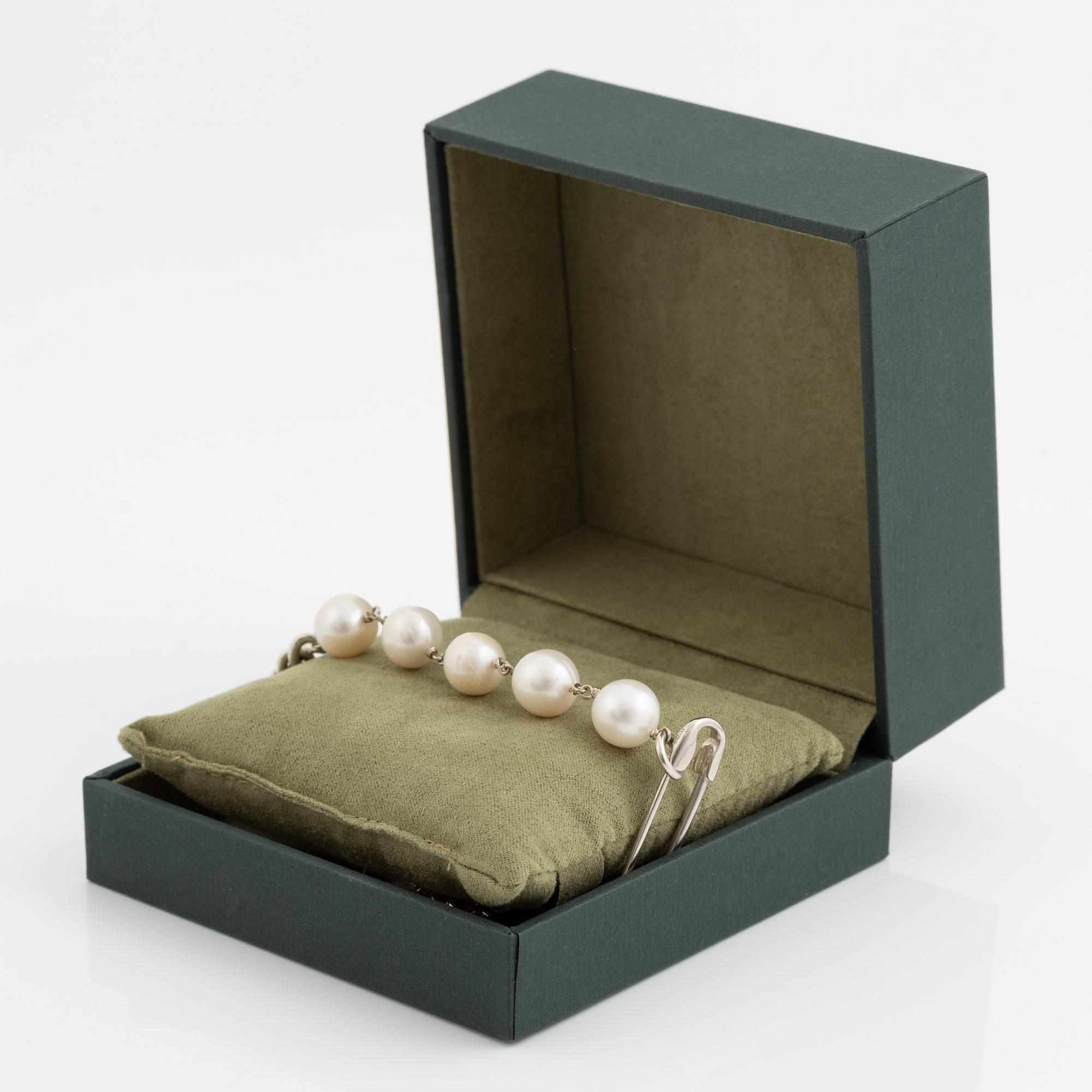 Maria Nilsdotter, collier sterlingsilver med odlade sötvattenspärlor, "Rebel Necklace".