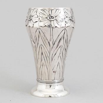 A Swedish Art Nouveau silver vase, maker's mark Emil O Möller, Malmö 1901.