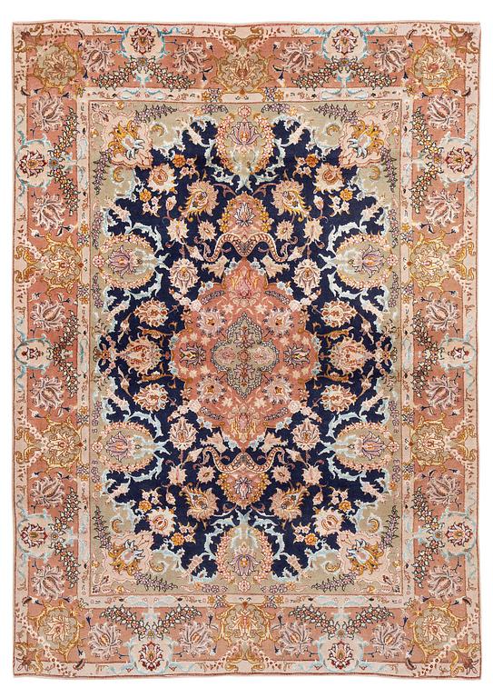 A Tabriz carpet, part silk, c. 206 x 147 cm.