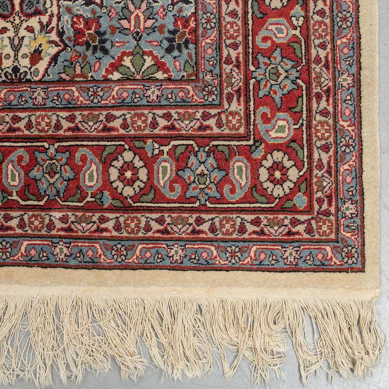 A carpet, oriental, ca 197 x 124 cm.
