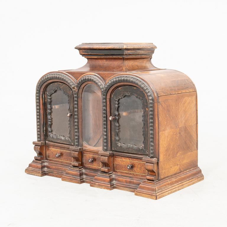 Pipskåp, sent 1800-tal.