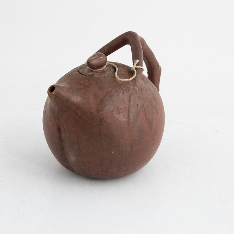 Two Chinese yixing ware teapots, late Qing dynasty / early 20th century.