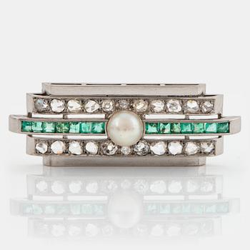 832. A platinum brooch set with old- and rose-cut diamonds, faceted emeralds and a pearl.