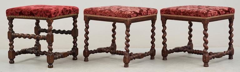 TABURETTER, 2+1, barock samt barockstil, 17 resp 1800-tal.
