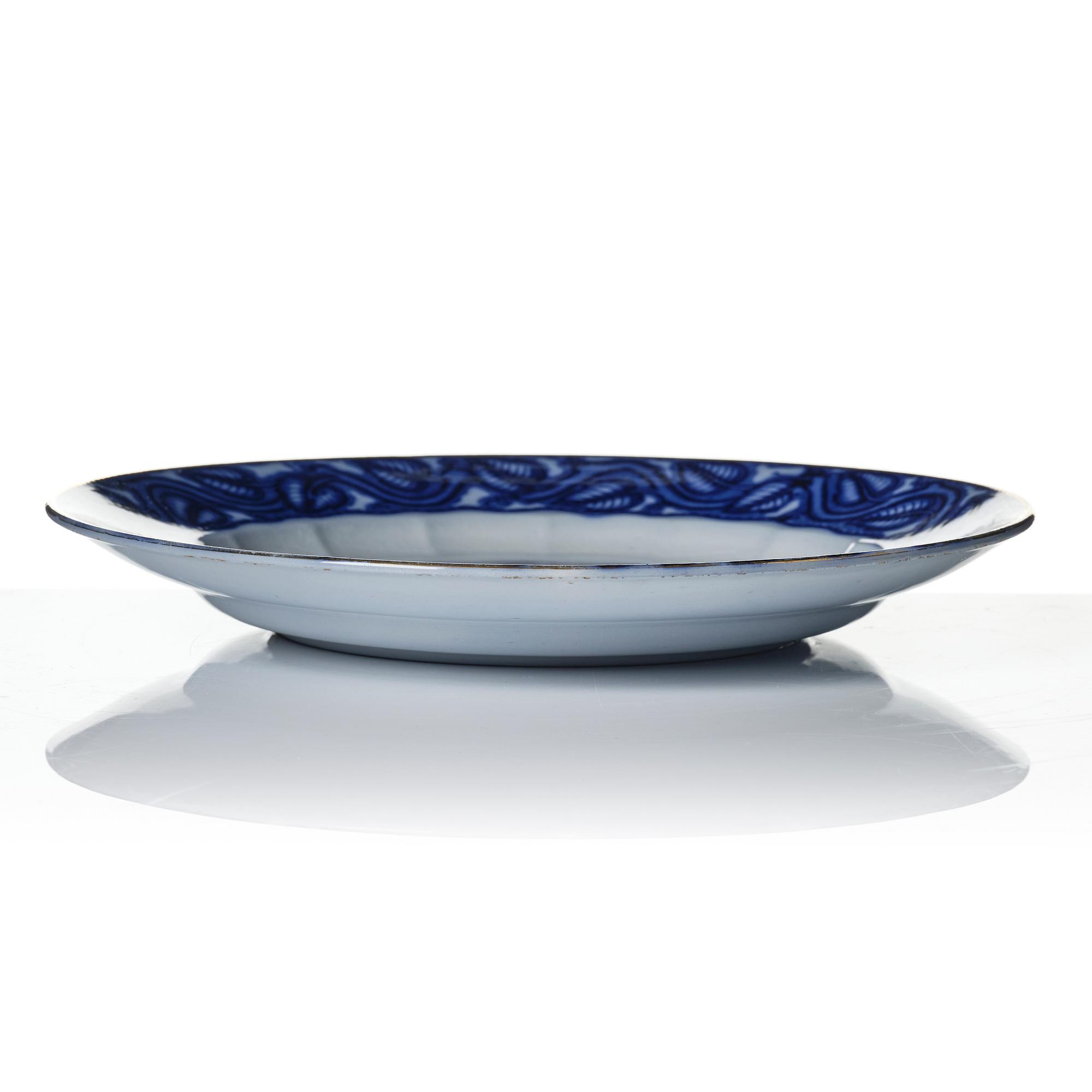 Wilhelm Kåge, mattallrikar samt fat, 16 delar, flintgods och porslin, "Fågel Blå", Gustavsberg, i produktion 1932-33.